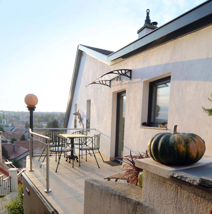 Filia Apartman Eger Buitenkant foto